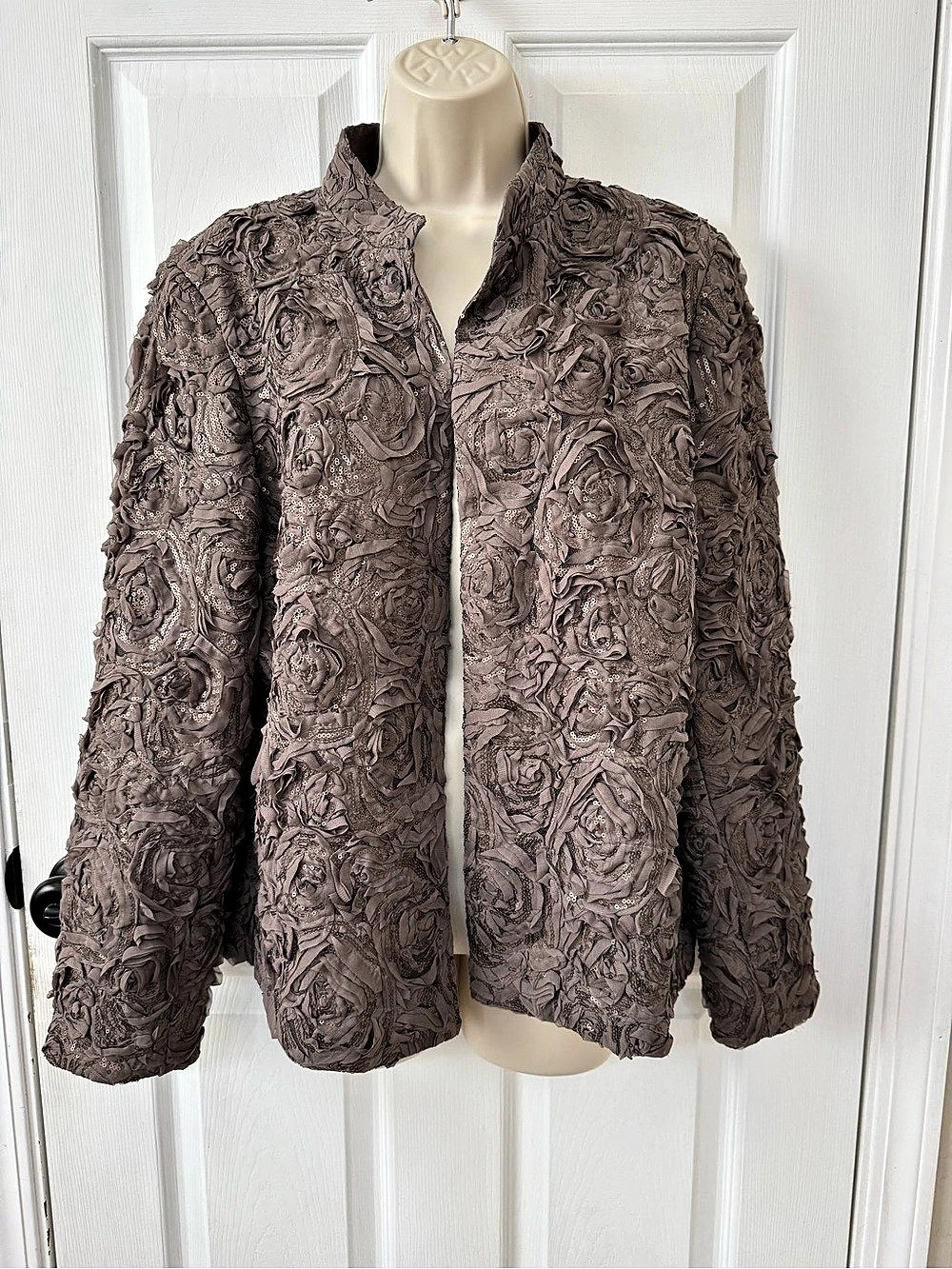Chico’s Taupe Floral Sequin Textured Blazer Jacket Size 2 Large Like New